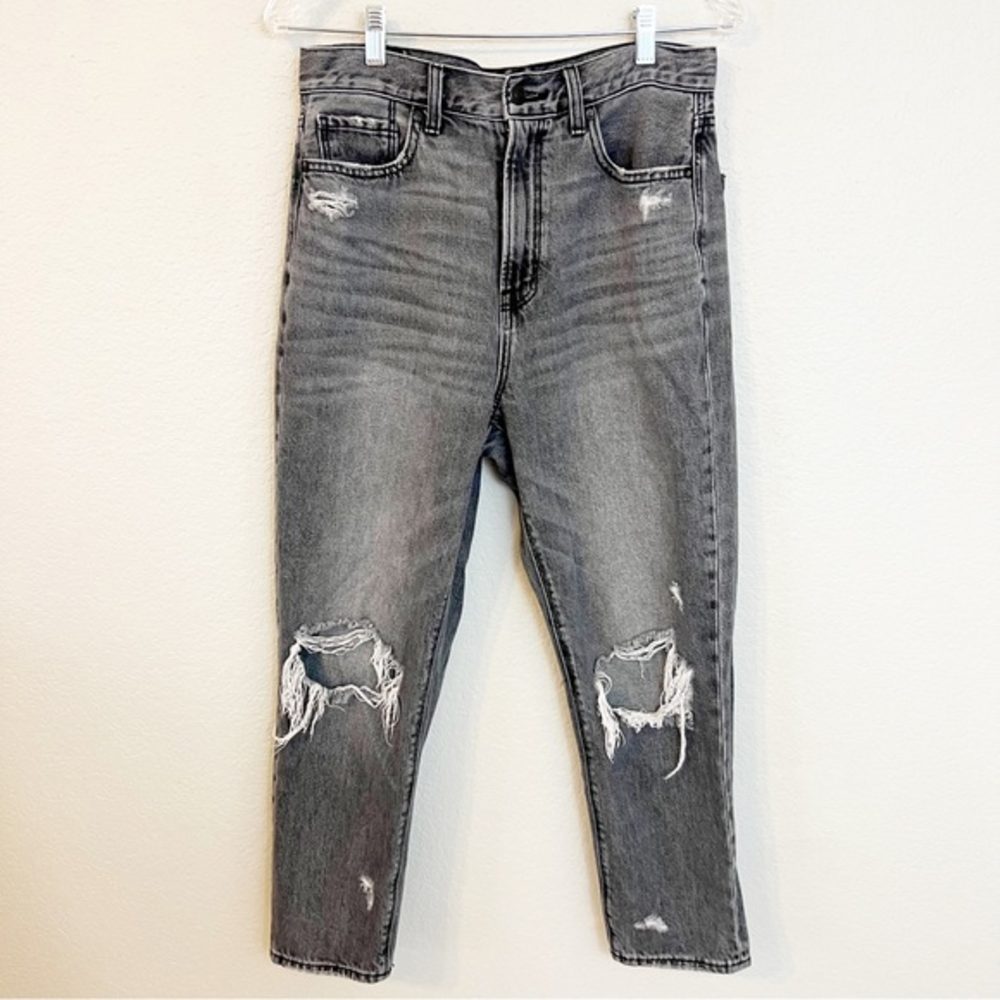 American Eagle High rise Mom Jean‎ Busted knees Black SHORT